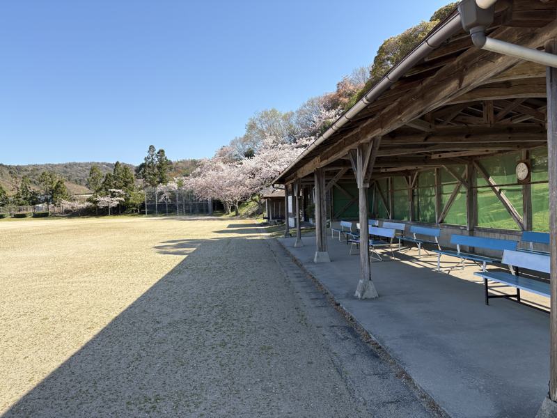 湖陵総合公園 多目的広場の休憩所