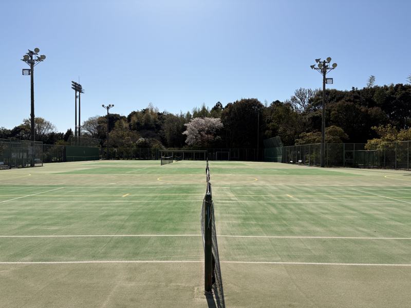 湖陵総合公園 テニスコート（ネット越しに）